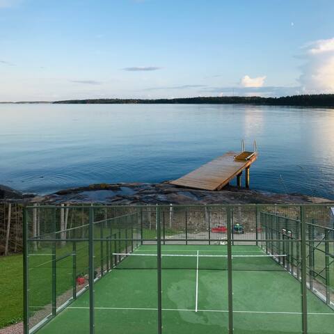 Fantastic house with sea view, now with padel court.