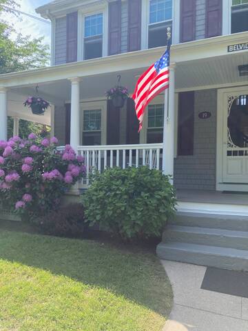Stunning Remodeled 6 BR Home in Narragansett Pier gallery image 3