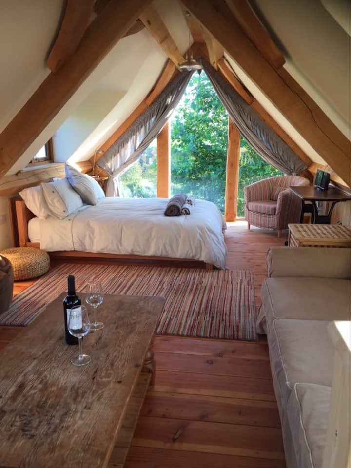 Character green oak barn with views Barns for Rent in Ashford, North