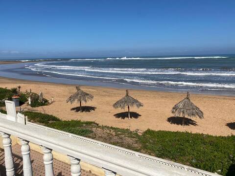 Exceptional family house ON the BEACH 5 ch.