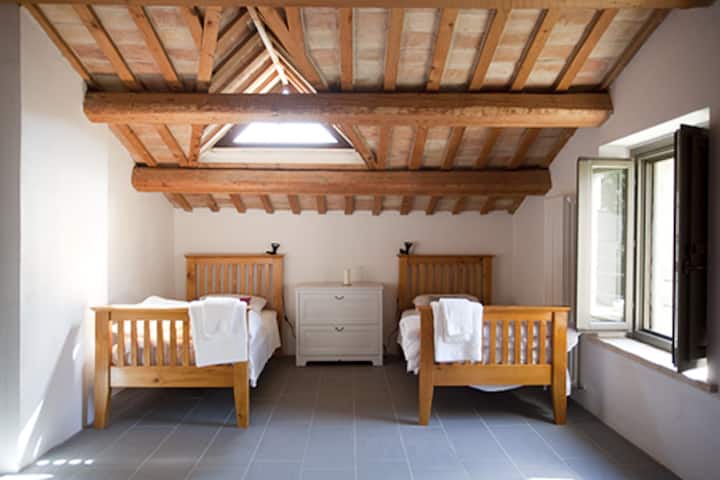 4. spavaća soba s četiri kreveta za jednu osobu