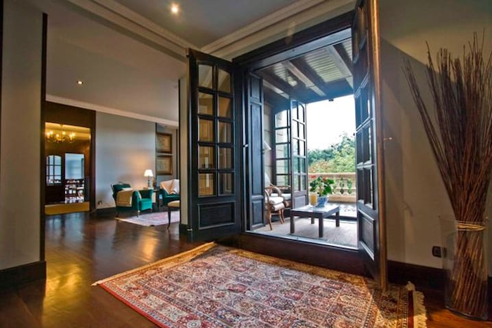Elegant villa in San Sebastian area gallery image 4