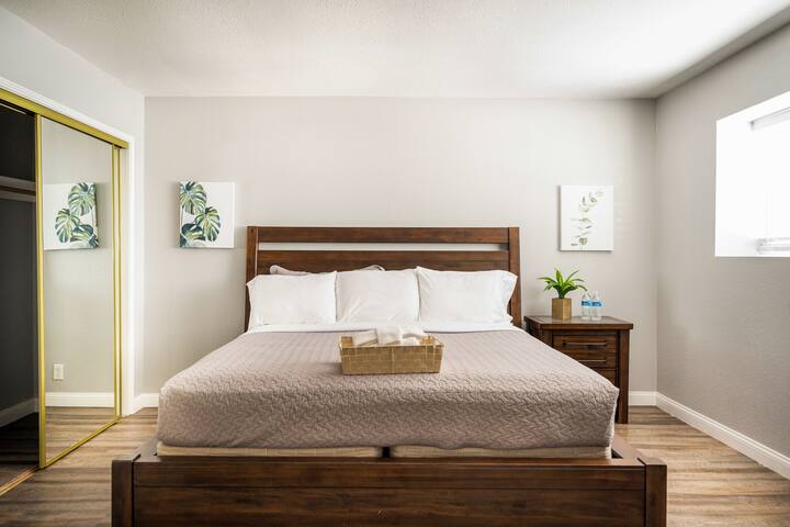 Vegas Oasis Near Strip – 5bdr. 4.5 Bath gallery image 5