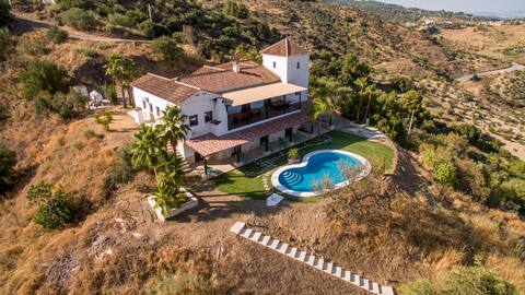 Mansion nestled in pure nature ! Heated Pool