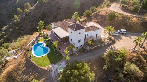 Mansion nestled in pure nature ! Heated Pool