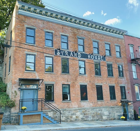 Successful Airbnb property: Historic Strand House - Unit 3 Forst Suite in Kingston