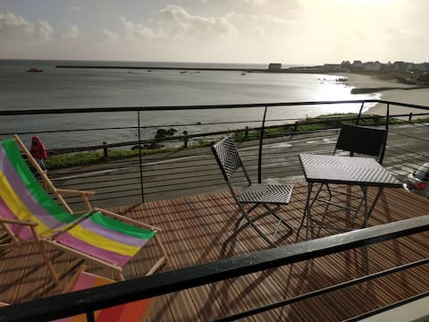 Propriété Airbnb réussie: Charming family home with sea view à Audierne
