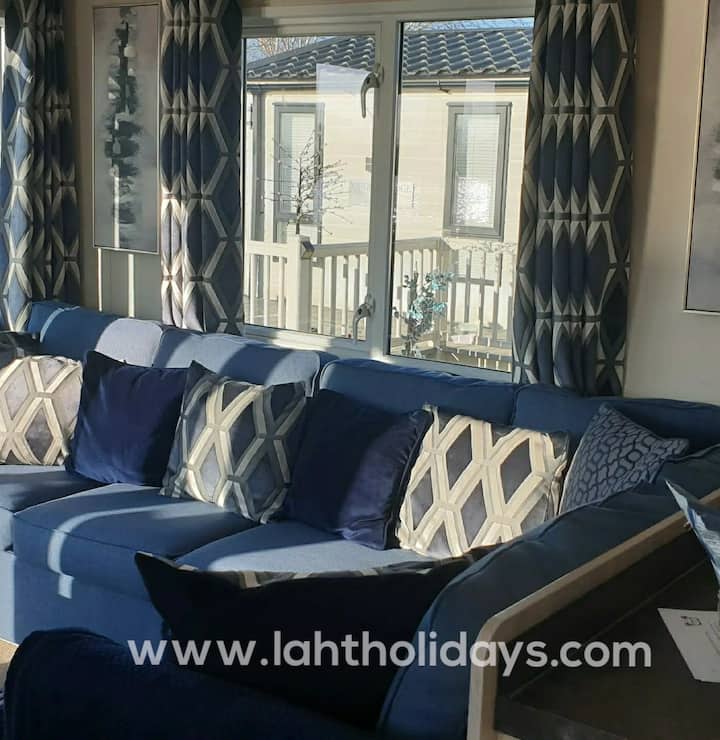 Lakeside Holiday Home With Private Hot Tub - リンカンシャー
