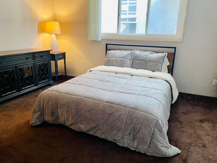 Spálňa s dizajnérskymi prvkami