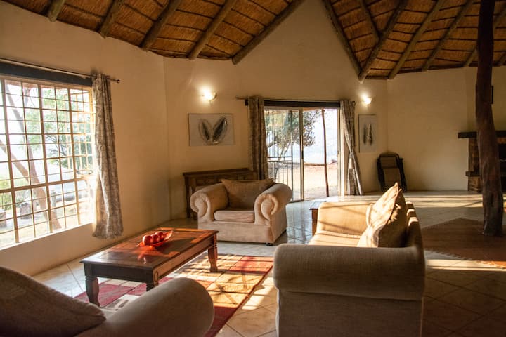 Oppiberg Guesthouse And Spa. Amazing River View - Hartbeespoort