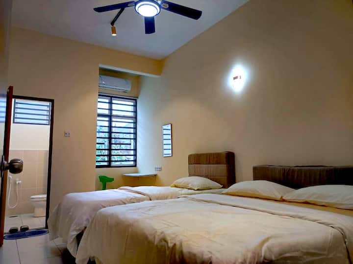 1st floor bedroom 3, single and queen size bed