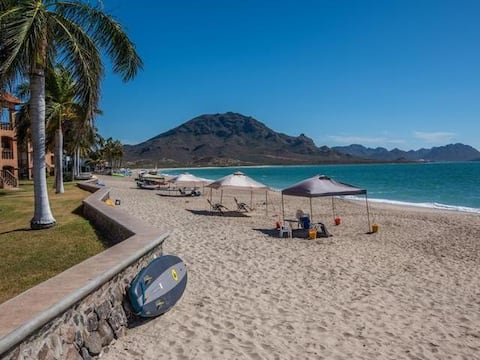 Beachside 2 bedroom/2bath condo with amazing views