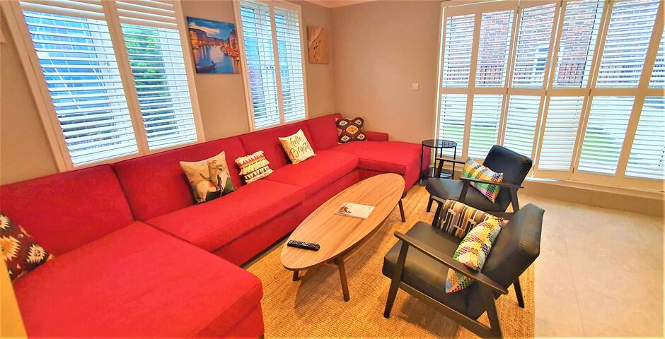 Massive Comfy House in Posh Chelsea gallery image 5