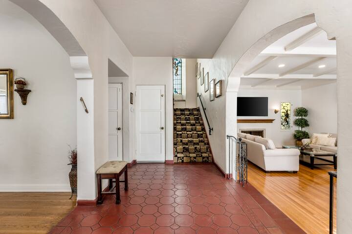 Spanish Gem in West Hollywood gallery image 3