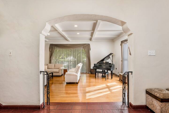 Spanish Gem in West Hollywood gallery image 4