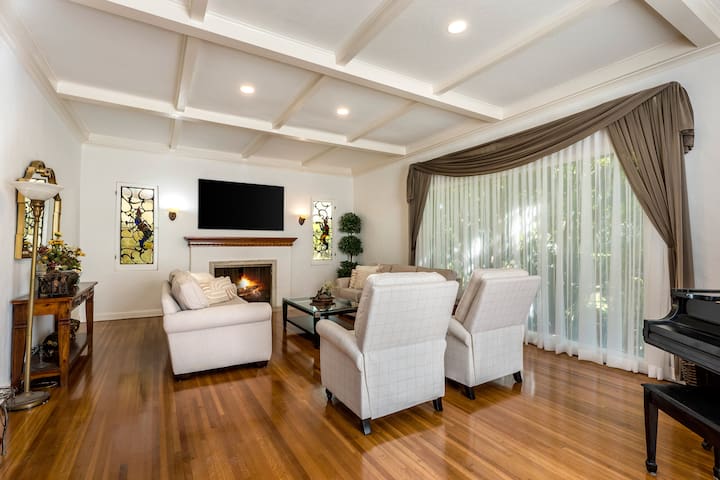 Spanish Gem in West Hollywood gallery image 2