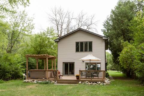 Bark Lake, Entire Home, Private Lake Frontage 50ft