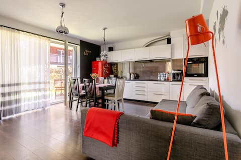 Top performing Airbnb: Family friendly home in Kraków terrace, parking in Nowa Huta
