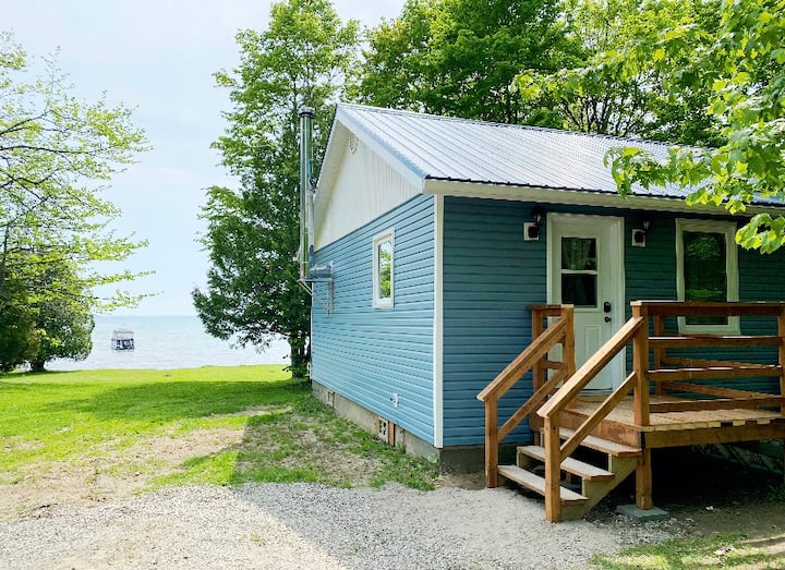 Lakefront Cottage in Central Manitoulin Island Cottages for Rent in M