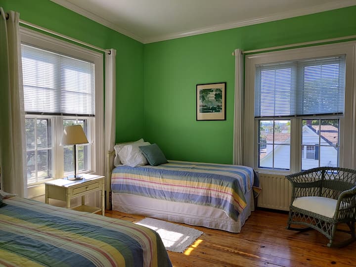 2号帆船师Jason -双人床，东边和南景，套房浴室