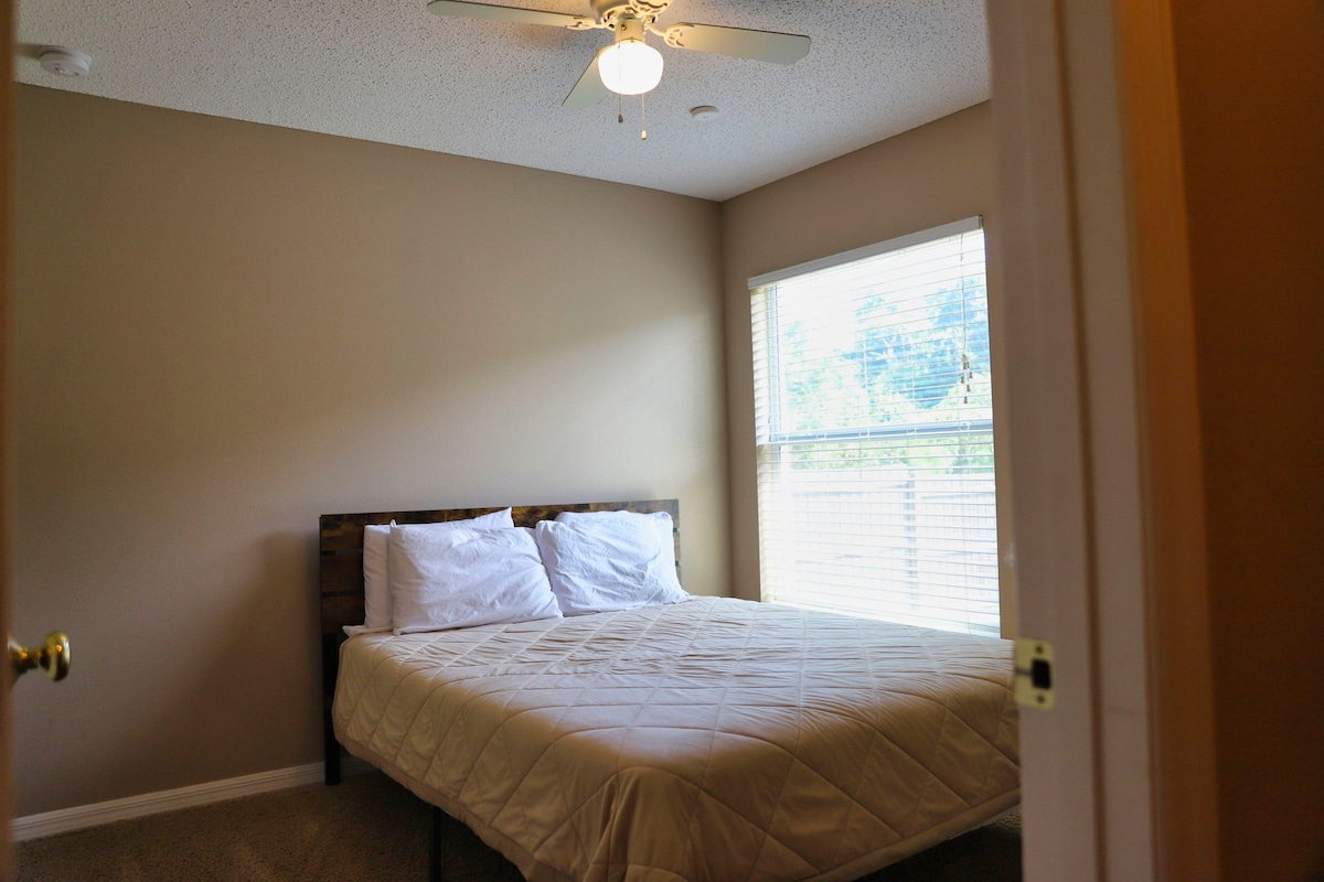 Cuarto dormitorio - cama tamaño queen