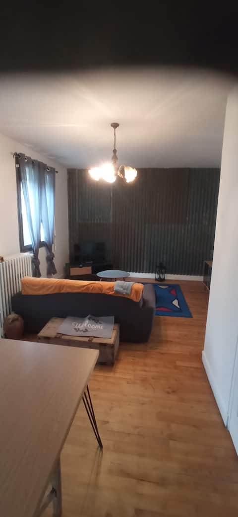 Hosted by Nico and Nadine