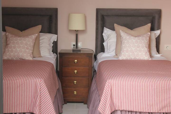 Chumba cha kulala 2 : vitanda pacha