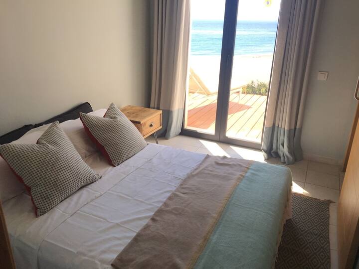 Kitanda cha sofa: Tazama na kilitengenezwa kama chumba cha kulala