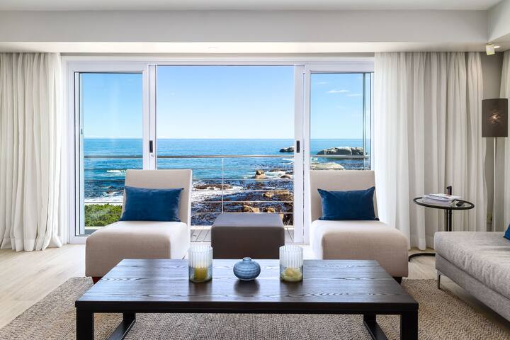 Stylish Villa On Ocean’s Edge, Unique Outdoor Area gallery image 4