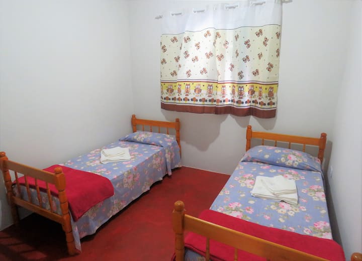 Dvokrevetna soba, mogućnost dodavanja kreveta na kat.