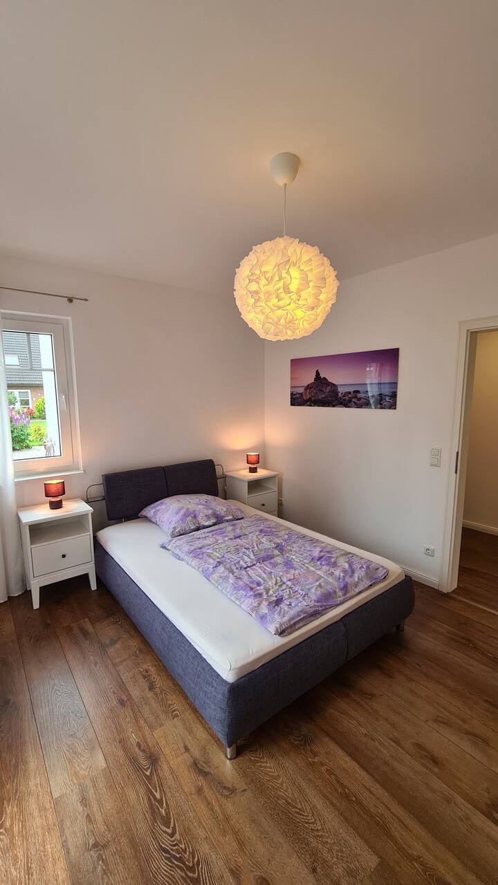 ห้องนอน 2 (Bedroom 2)