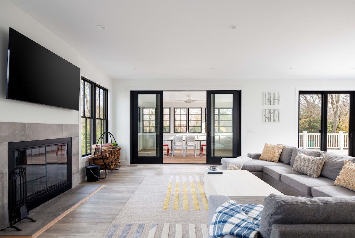Successful Airbnb property: Brand New Modern Farmhouse Estate with heated pool in Southold