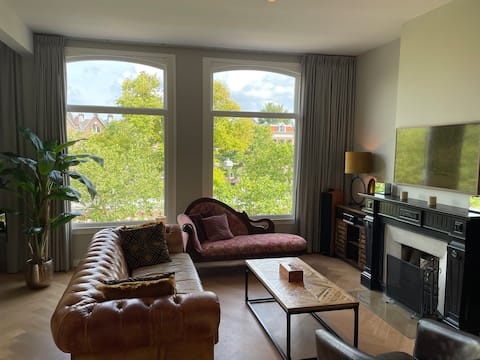 Successful Airbnb property: Beautiful, spacious and luxurious apartment in a prime location in Frederik Hendrikbuurt Noord