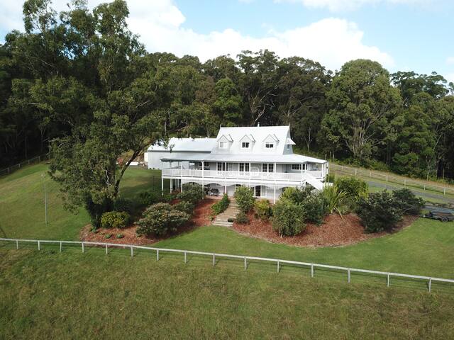 Neranie House – Modern farm near lakes & beaches gallery image 2