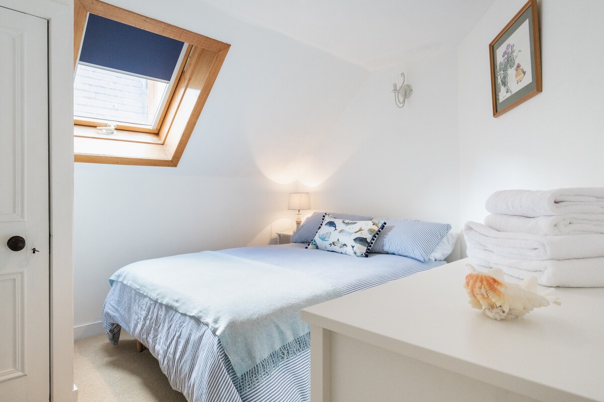 Dhoma e gjumit 4 lart është një dopio tjetër, e rehatshme.