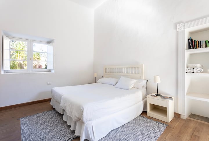 ☑！ Tillbringa söta nätter i ett av de 7 mysiga rummen med exklusiva sängkläder,
