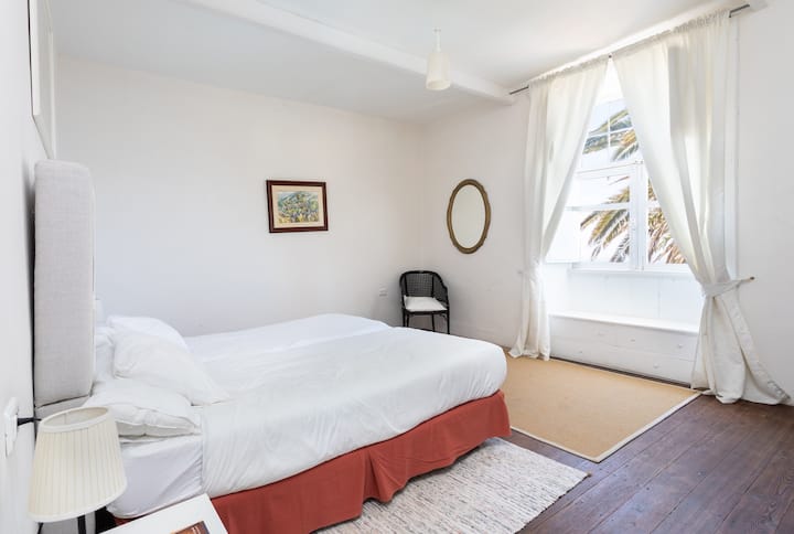 ю Alta Floor☑. Rymligt rum, 25 m2, havsutsikt, stor terrass, trägolv