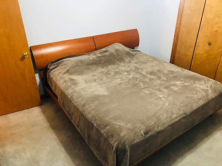 საწოლი 193 × 203 სმ, მე-2 სართული