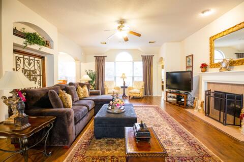 Luxury Woodlands home minutes from Houston!