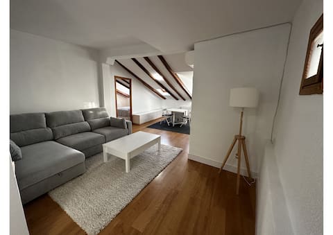 Bright penthouse abuhardillado