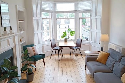 Top performing Airbnb: Luxury Top Floor Apartment in Stockbridge ★★★★★ in Stockbridge & Inverleith