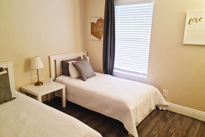 שתי מיטות יחיד