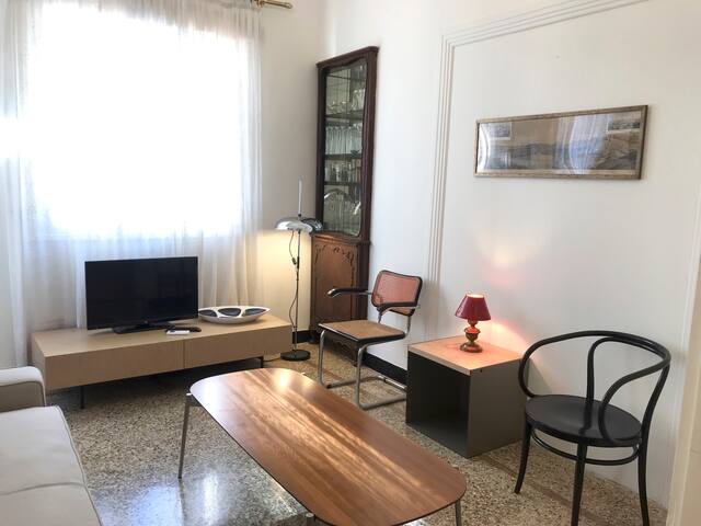 One Bldg – 4 Unique Apts – Green Rooftop! EP9 Bldg gallery image 3