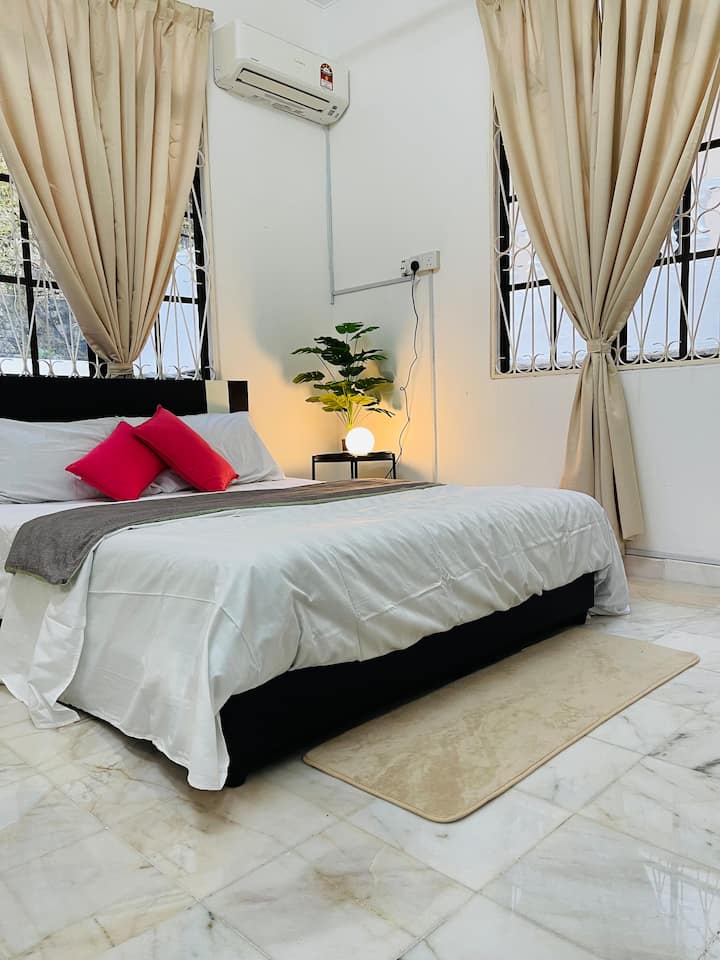 Room 2 (Ground floor)
- 1 Queen bed
(With the option to add additional 1 single bed upon request). 
