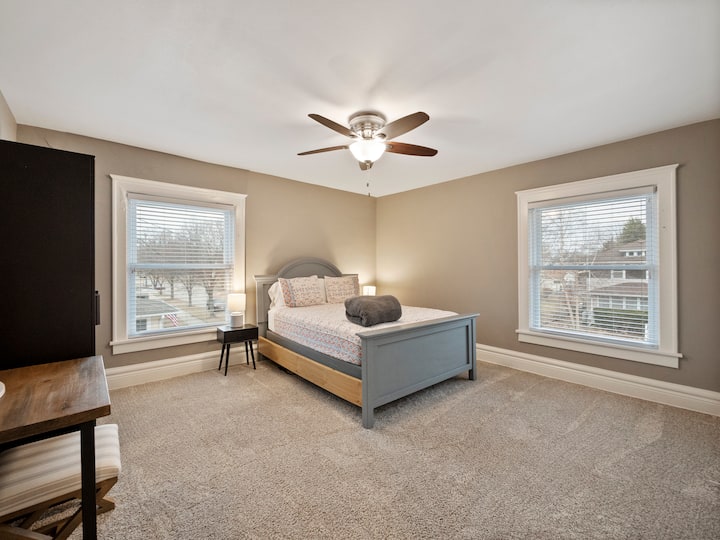 Glavna spavaća soba. Bračni krevet (160x200)