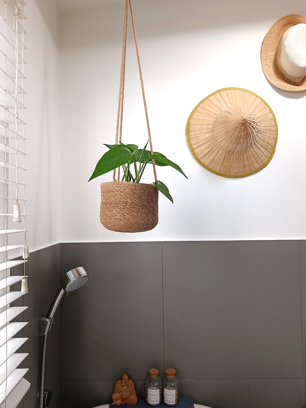 Bafu la Chumba cha Pili cha kulala lenye Bafu
la Bafu la Victoria 
