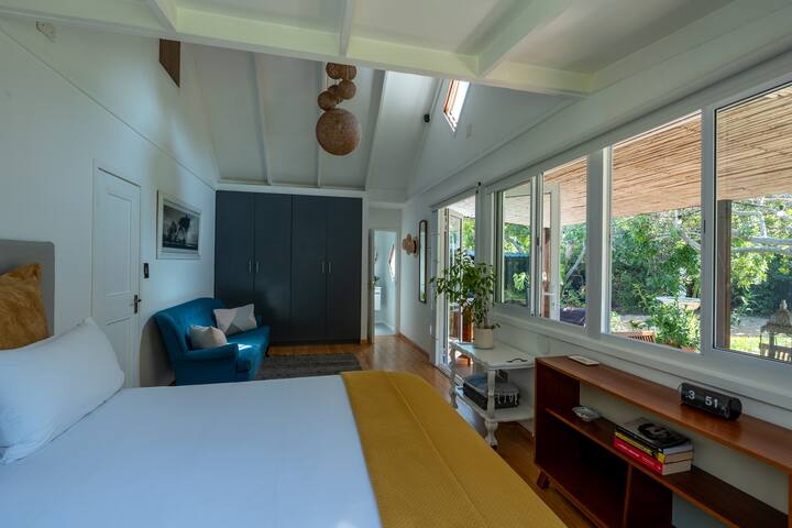 Sunny Beach Cottage & Glass POD gallery image 5