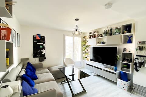 2-Bedroom apartment 10min away from Metro 7