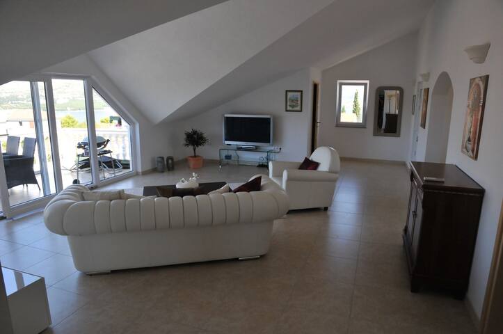 Listing in Okrug Gornji