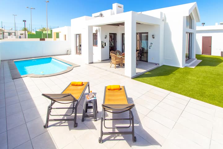 3 Bedroom Modern Villa, Heated Pool In Lanzarote - Lanzarote